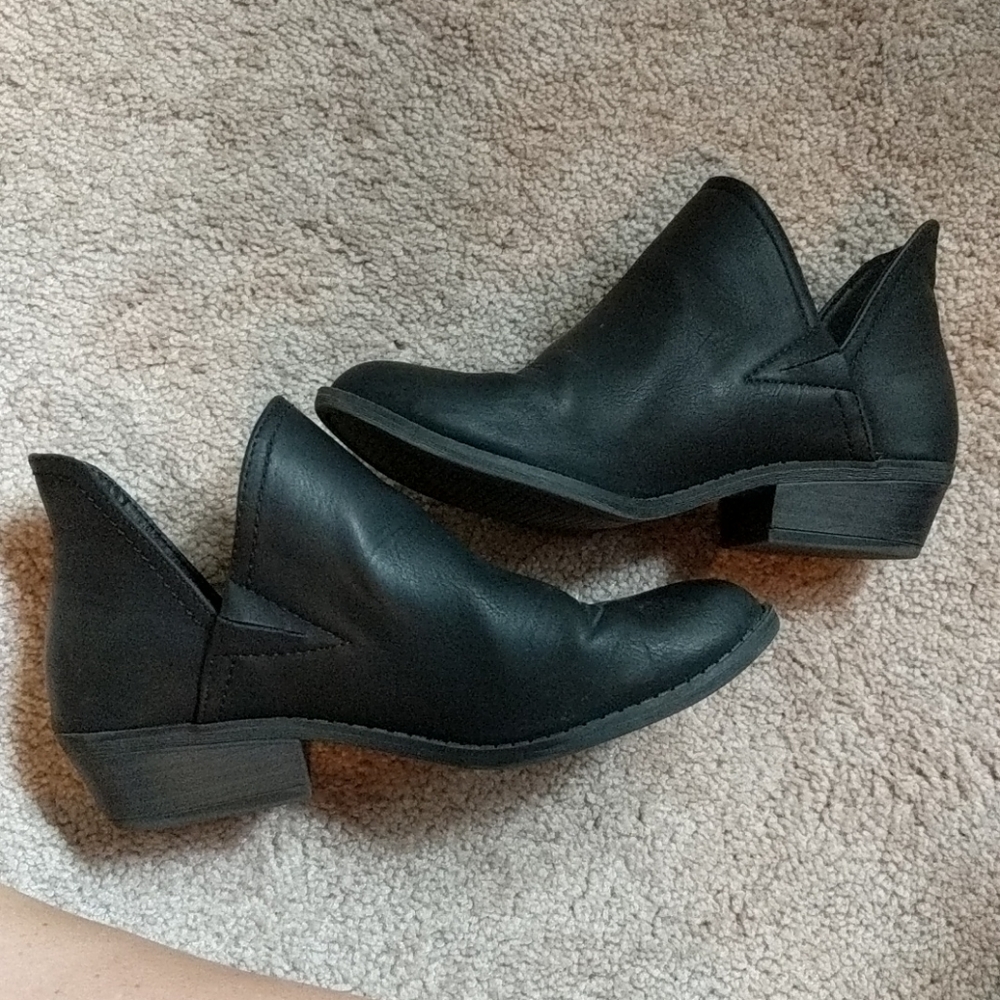 Boots - Picture 4 of 4